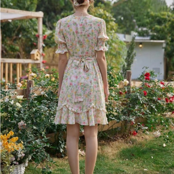 Simple Retro- Kora Floral Printed Midi Dress - Picture 3 of 5